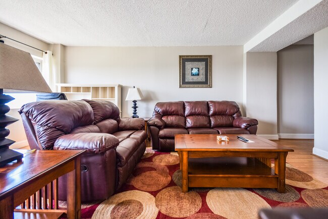 Building Photo - 1520 Senate