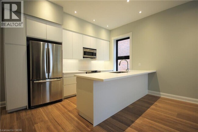 Photo du bâtiment - 143 Grant Ave