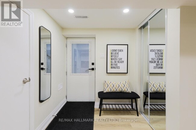 Building Photo - 6 Luttrell Ave