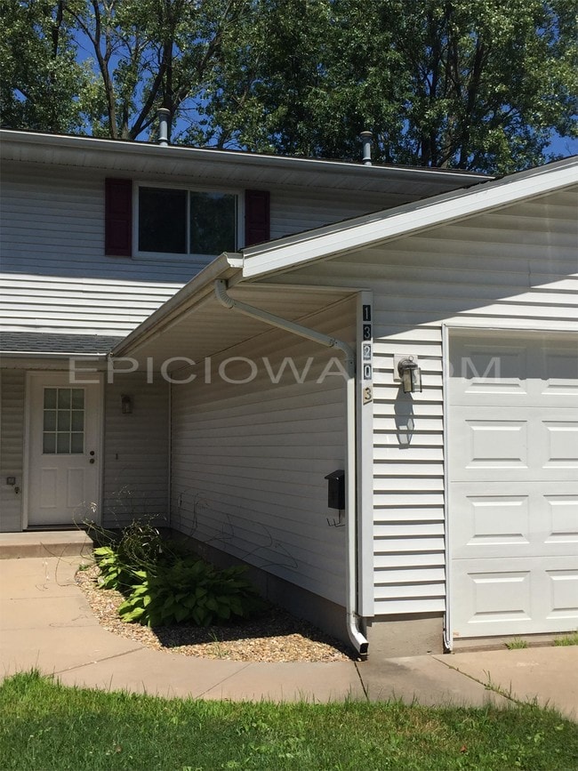 Building Photo - 1320 Daleview Dr
