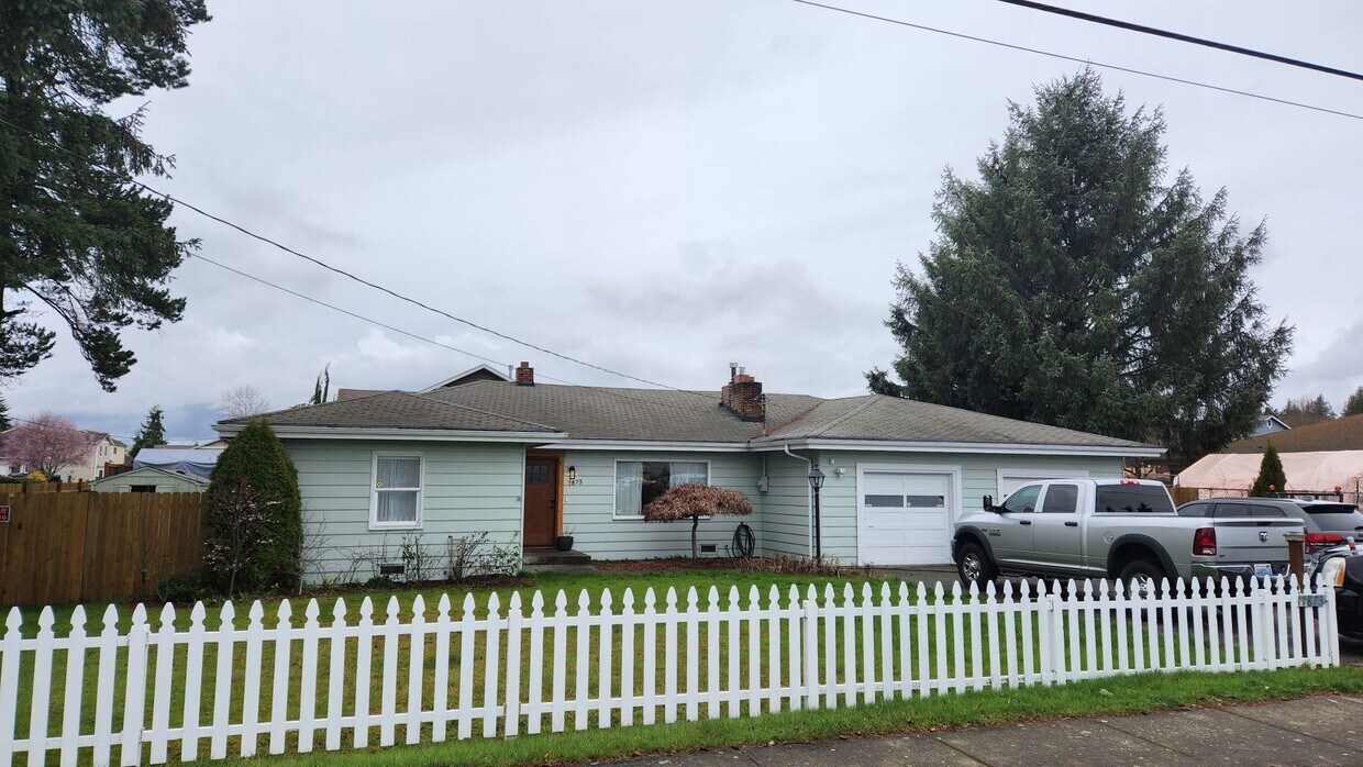 Primary Photo - 3 Bed, 2 Bath Partially Fenced Corner Lot