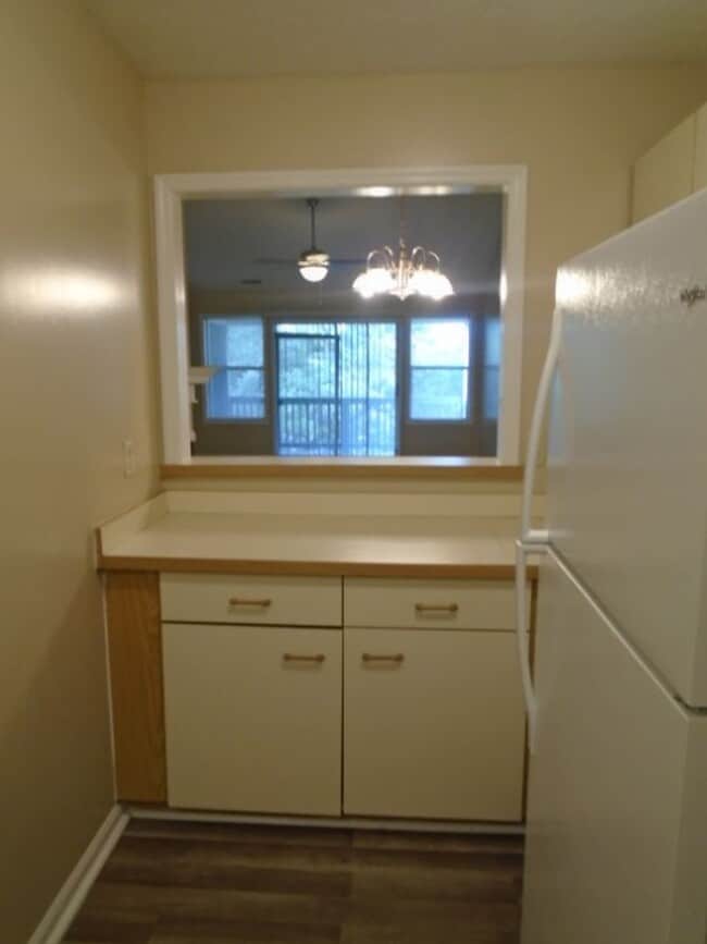 Building Photo - 2 bedroom condo for rent close to base!