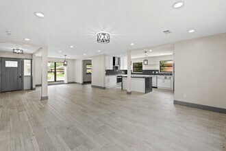Building Photo - 5522 Braesvalley Dr