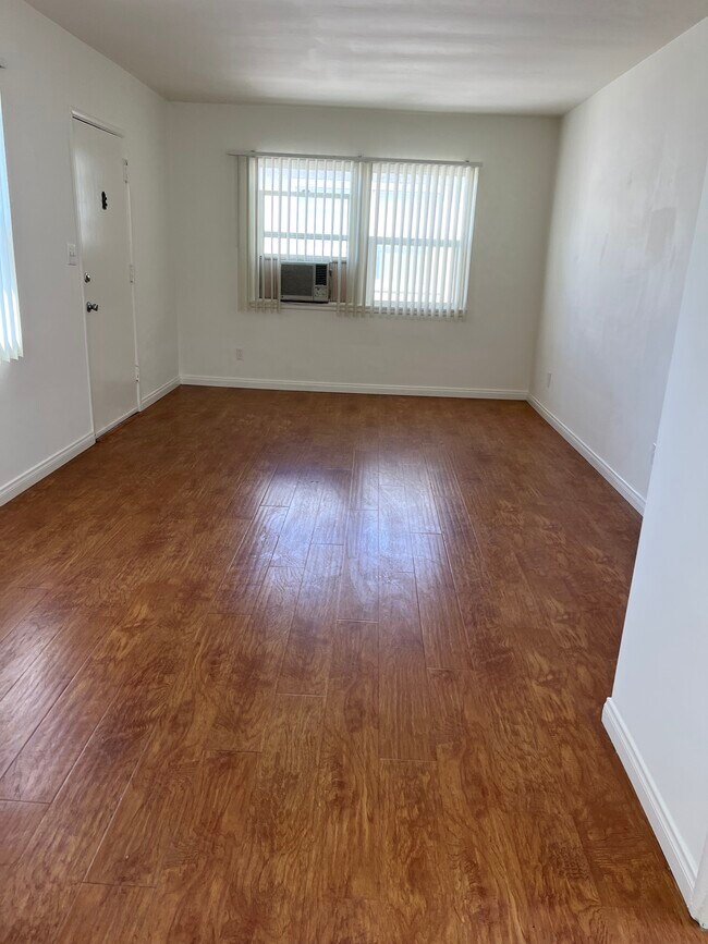 Foto del edificio - 5644 1/2 Kester Ave