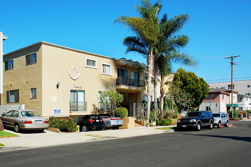 Primary Photo - 1640 Barry Ave
