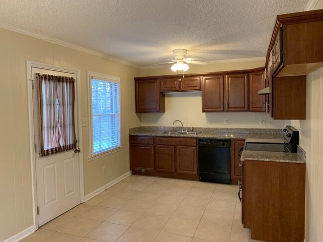 Building Photo - Matthews Ranch Home