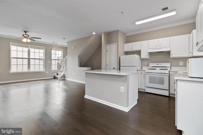 Building Photo - 21809 Kelsey Square