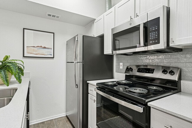 Building Photo - Hidden Ridge Apartments