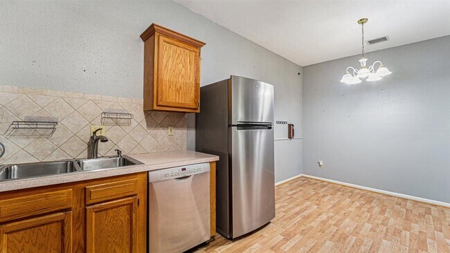 Foto del edificio - 2100 Tanglewilde St