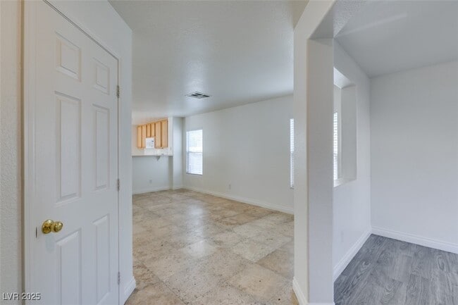 Building Photo - 8939 Spring Peeper Ave