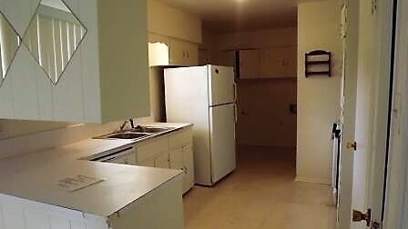 Foto del edificio - 424 Robertson Ave