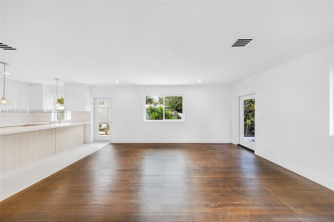 Foto del edificio - 250 NW 98th St