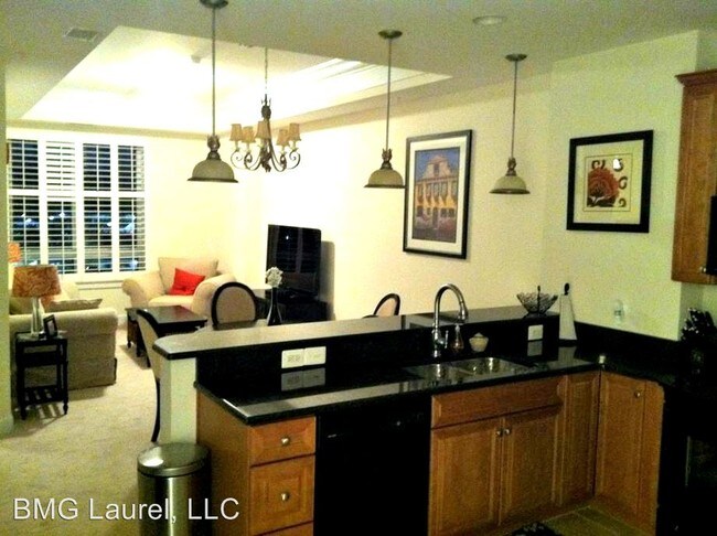 Foto del edificio - 1915 Towne Centre Blvd