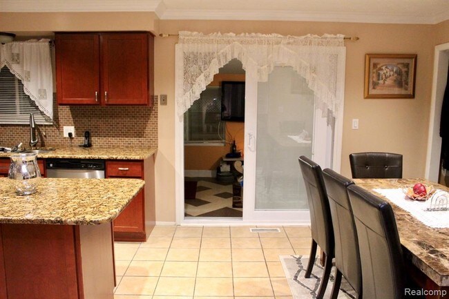 21775 Randall St Farmington Hills Mi 48336 House For Rent In
