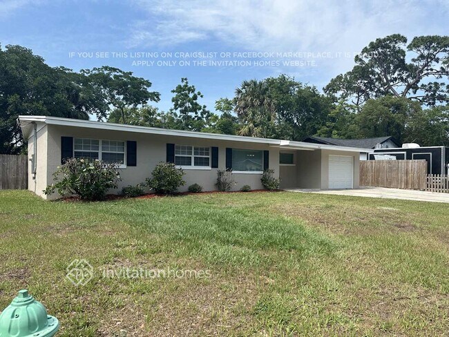 Building Photo - 3621 Sutton Dr