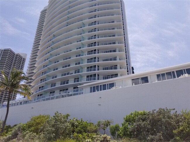 Foto del edificio - 4001 S Ocean Dr