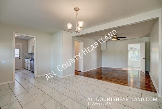 Photo - 2400 W Britton Rd House