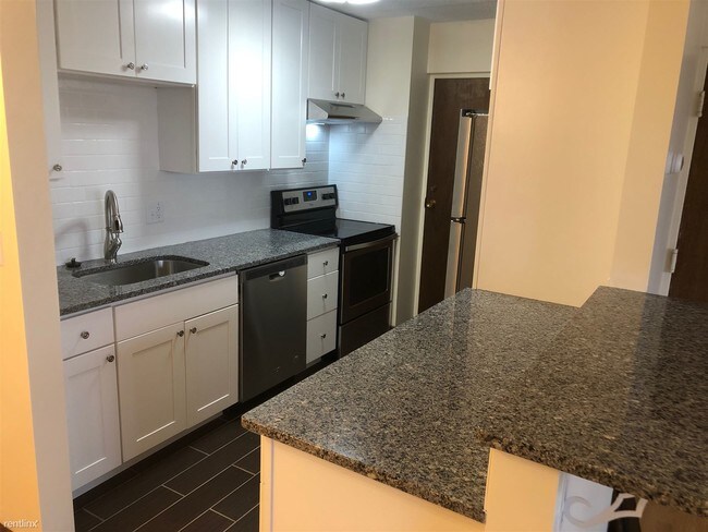 Building Photo - 2 br, 1 bath  - 162 Summer St Apt 4