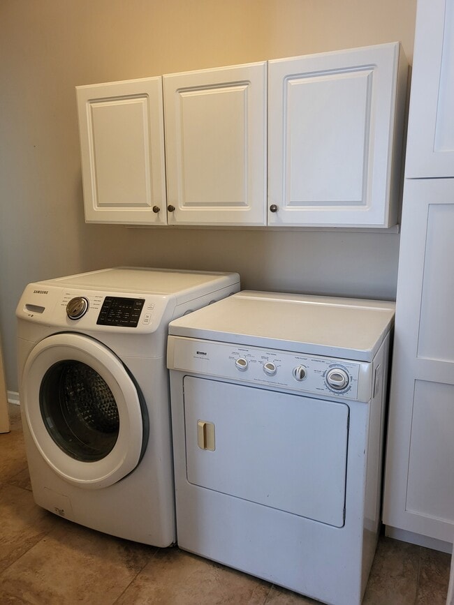 Laundry room - 1146 Avoca Ave