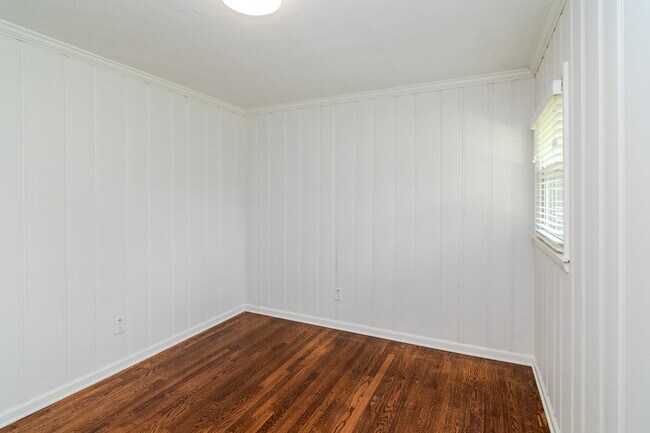 Building Photo - 282 Zandale Dr