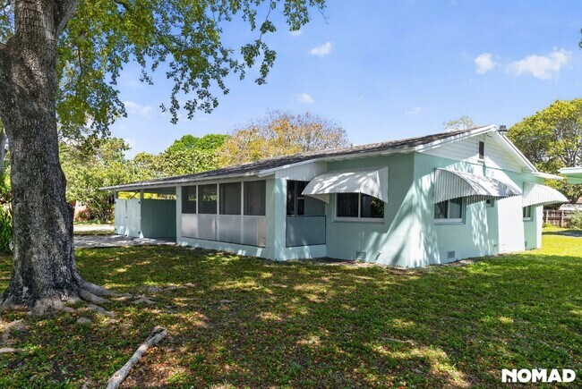 Foto del edificio - 601 NE 35th St