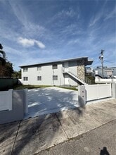 Building Photo - 22 SW 55th Ave Rd