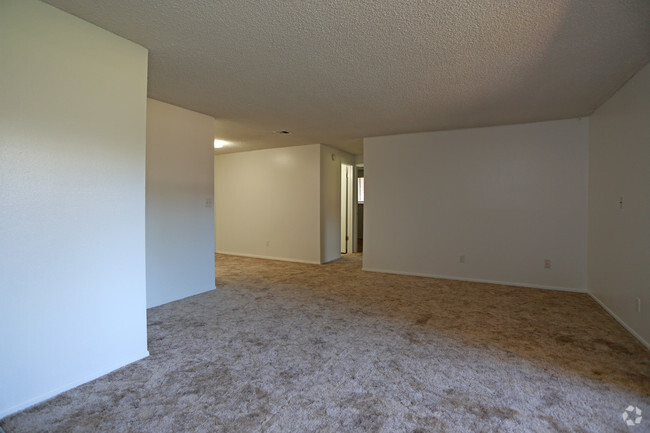 2BR, 1BA - 850 SF - Centennial Place