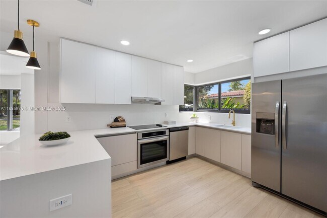 Foto del edificio - 185 NE 106th St