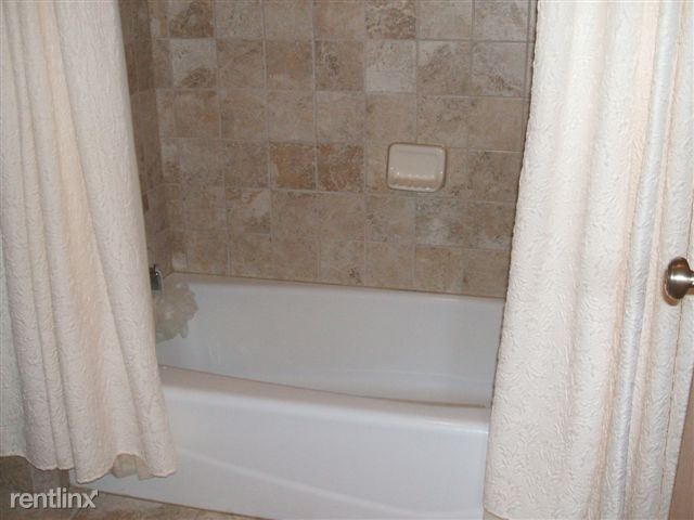 Foto del edificio - 4812 N 104th St