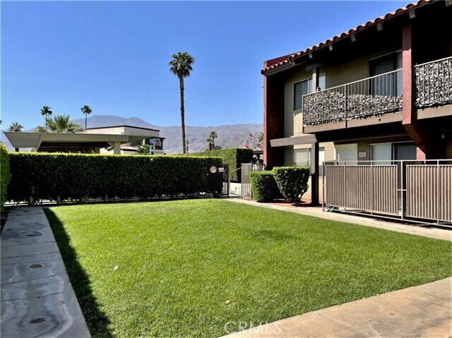 Foto del edificio - 51080 Eisenhower Dr