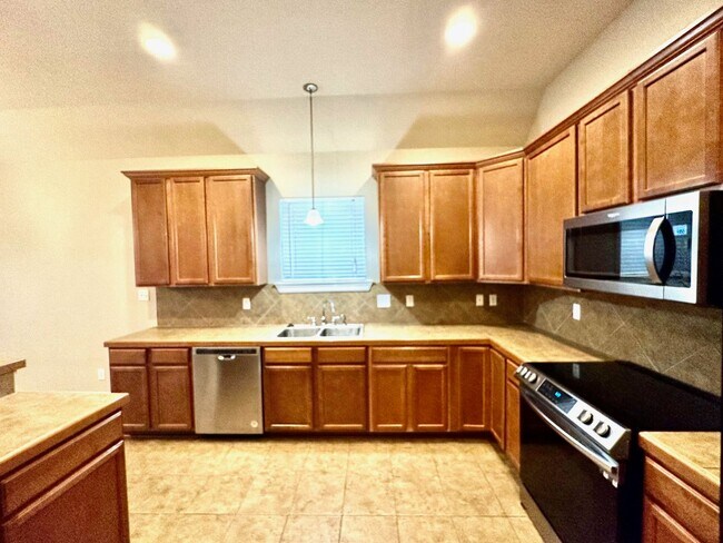 Building Photo - 41188 Lakeway Cove Ave