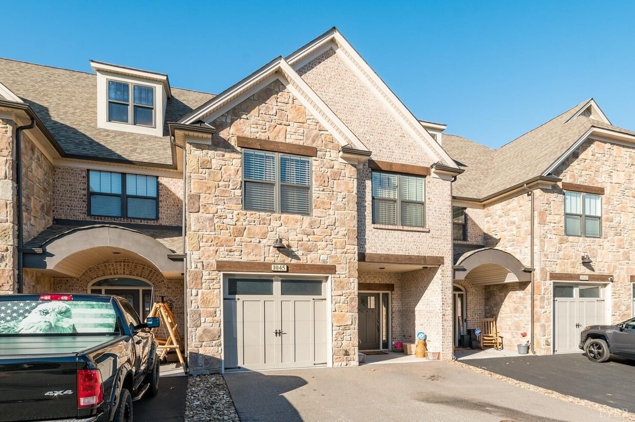 Main Entrance - Garage and 2 Outdoor Parking Spaces - 1045 Presidents Ln (Forest, VA)