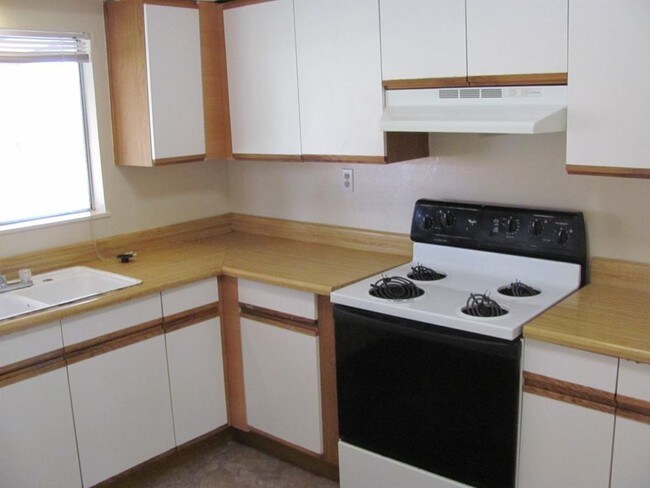 Building Photo - 17238 Via Chiquita