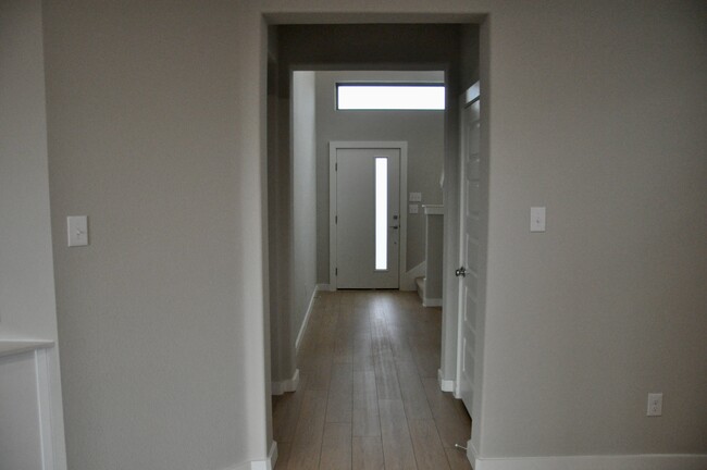Building Photo - 303 Goosewood Dr