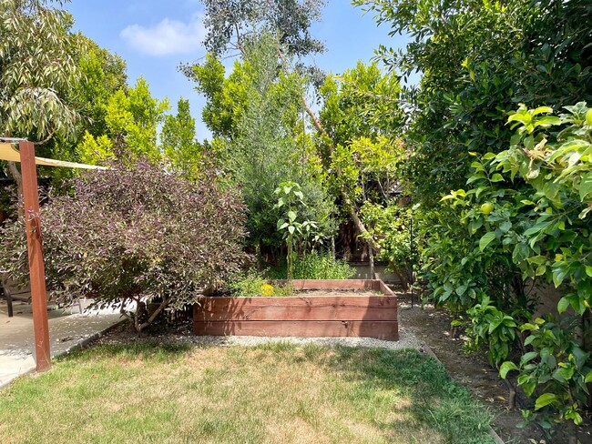 Building Photo - 4232 Verdugo Rd