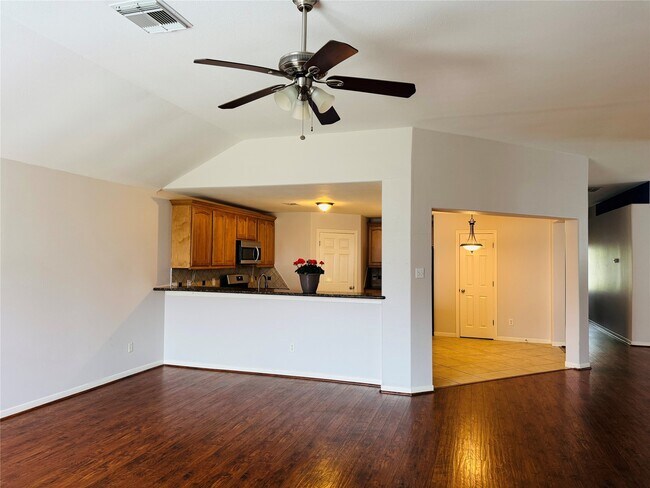 Foto del edificio - 5935 Wildbriar Ln