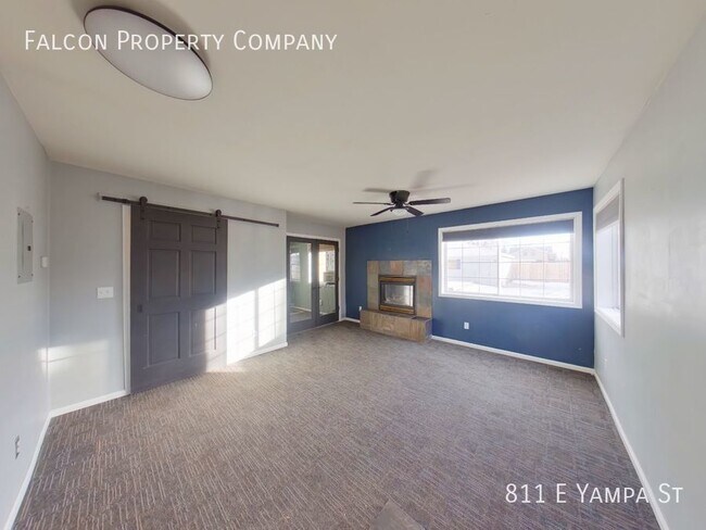 Building Photo - Inviting Downtown Home! - Available Februa...