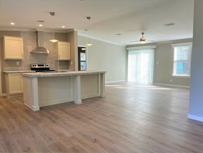 Foto del edificio - 1077 Cloverleaf Cir