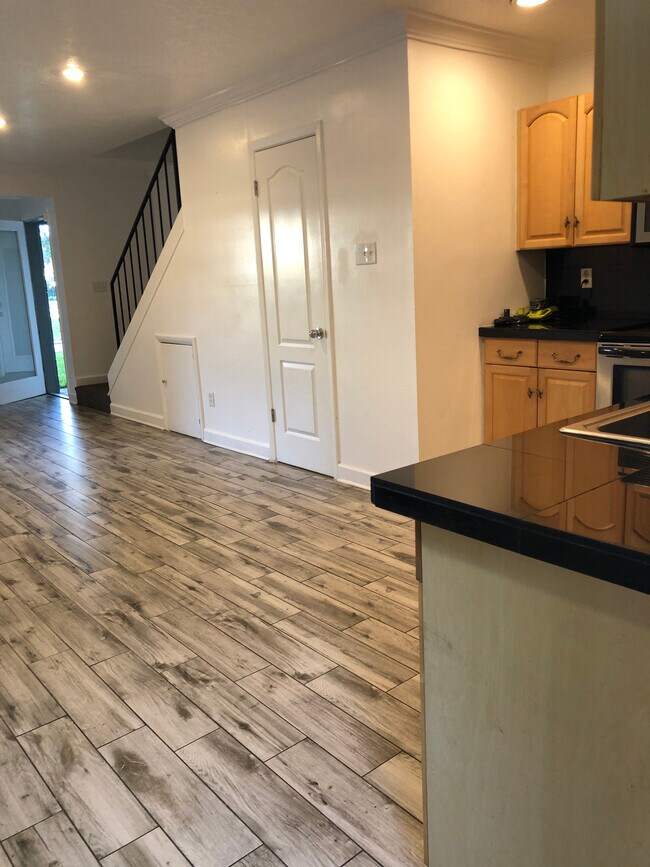 Building Photo - 2214 Elizabeth Ave