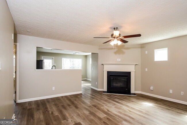 Building Photo - 593 Arrowhead Dr