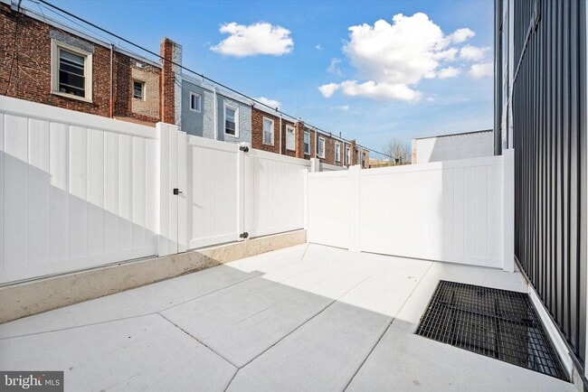 Building Photo - 1221 E Fletcher St