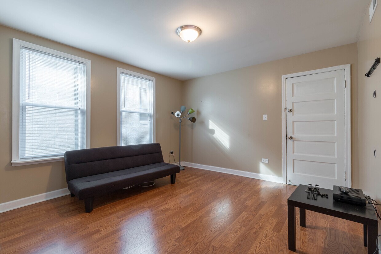 Primary Photo - 1015 W 31st Pl