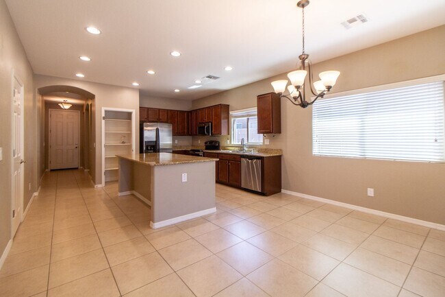Building Photo - Ironwood Crossing 3 Bed/2 Bath with Sparkl...