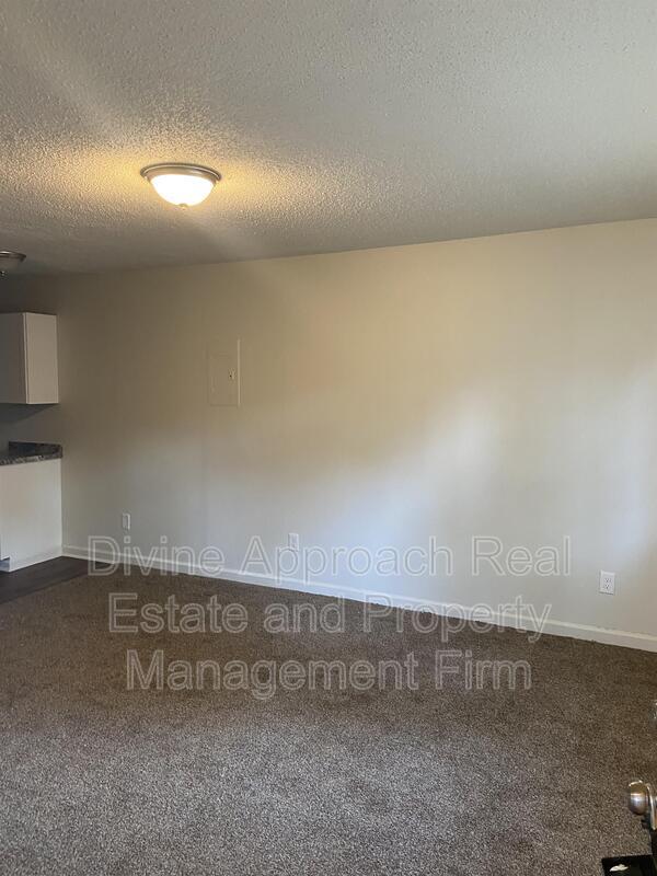 Building Photo - 1121 4th Ct W