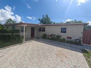 Building Photo - 801 N 70th Way