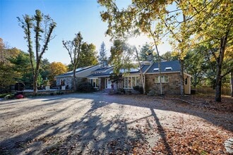 Building Photo - 356 Rossway Rd