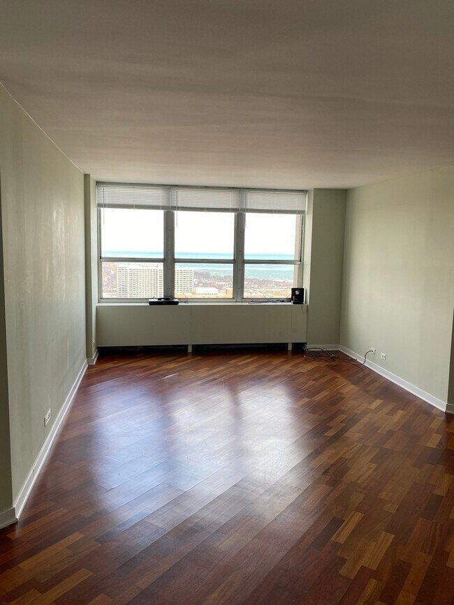 Foto del edificio - 655 W Irving Park Rd