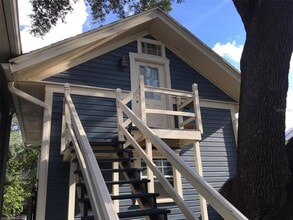 Building Photo - 1101 W De Leon St