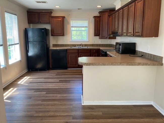 Building Photo - 3/2 Raised Duplex