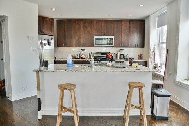 Building Photo - 2450 N Milwaukee Ave